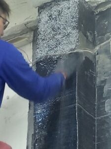 新生南路地下室1柱碳纖維補強工程 碳纖維貼附及七厘石撒佈