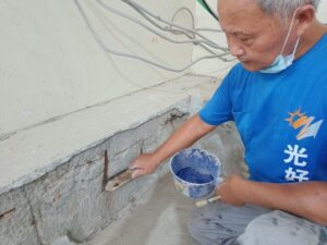 鋼刷清除鋼筋鏽蝕表面